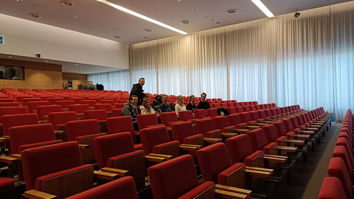 <a href="/AKMeyer_Goe/">AK Meyer Göttingen</a> is very eager for the talk by <a href="/francesarnold/">Frances Arnold</a> at the MPI for Multidisciplinary Science! We came a bit early to secure some good seats 🤓