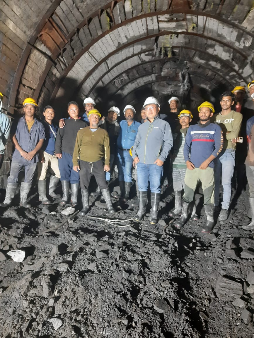 nhpcltd's tweet image. In major steps towards completing 120 MW Rangit-IV HEP (Sikkim) of #NHPC's subsidiary JPCL, Day-lighting was achieved in 5.5 m dia Vertical Pressure Shaft & at dam site, Monolithic Concreting for breast wall including trunion beam began in Bay 6 (Spillway Bay 4) on 12.12.22.