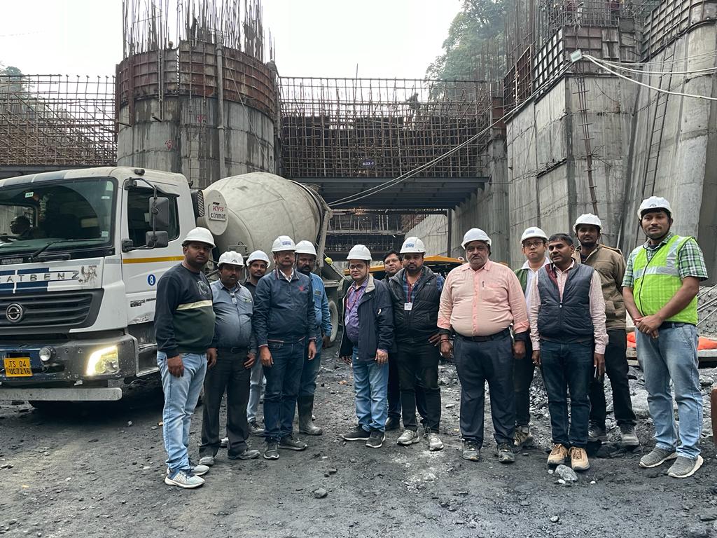nhpcltd's tweet image. In major steps towards completing 120 MW Rangit-IV HEP (Sikkim) of #NHPC's subsidiary JPCL, Day-lighting was achieved in 5.5 m dia Vertical Pressure Shaft & at dam site, Monolithic Concreting for breast wall including trunion beam began in Bay 6 (Spillway Bay 4) on 12.12.22.