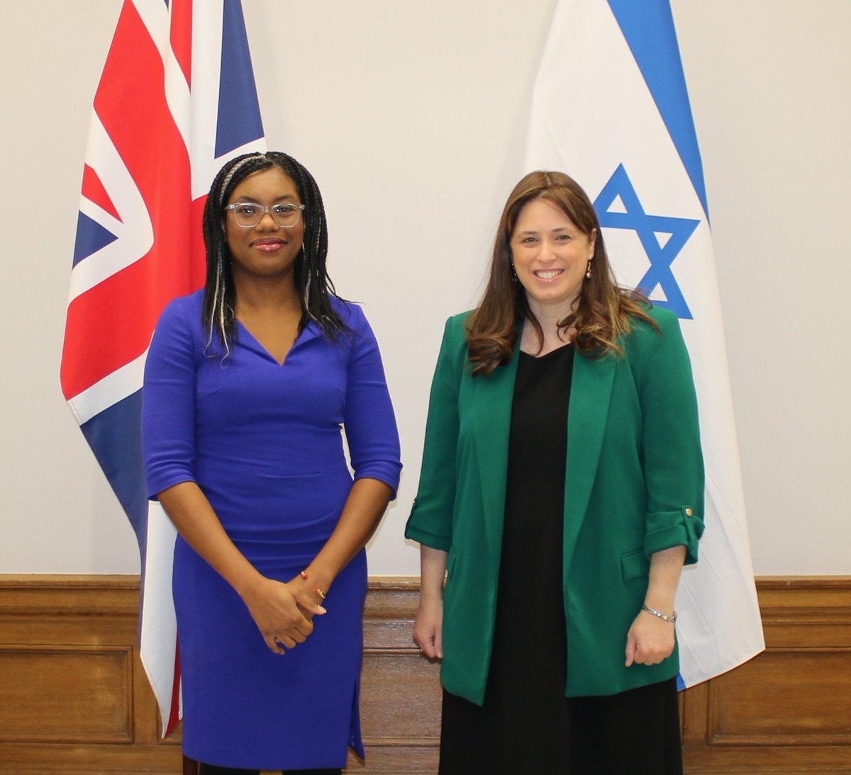 Great to catch up with Israeli Ambassador <a href="/TzipiHotovely/">Tzipi Hotovely</a> last week. 🇬🇧 🇮🇱 
We discussed building on the UK-Israel £5bn trade relationship, with an innovation-focused Free Trade Agreement that will boost UK services exports and support jobs in digital and high-tech industries.