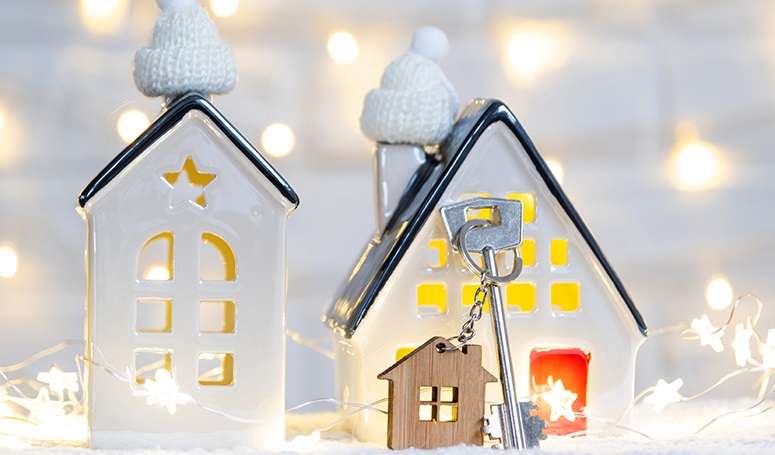 👉 bit.ly/3uEhyql The festive period is here! However, this sadly means that theft tends to increase around this time as our homes are filled with Christmas goodies. So, in this week's blog, we're sharing hints and tips to help protect your home this #Christmas 🏠🔒