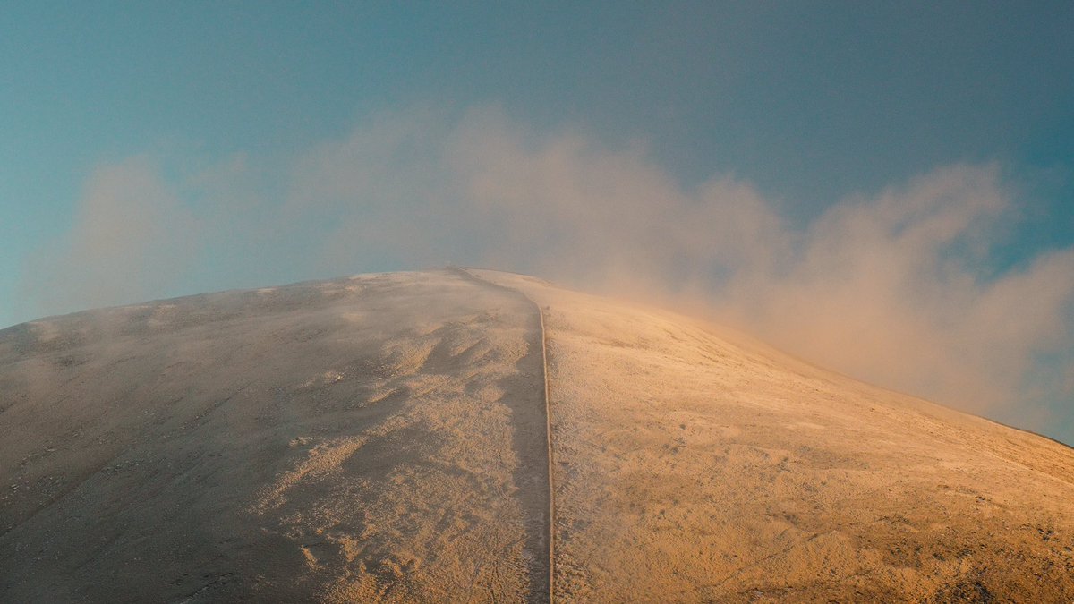 StephenJ_Reid's tweet photo. The Mourne Mountains plus a little snow and sun equals magic 🙂  

@DiscoverNI @wearetrekni @nmdcouncil @TGOMagazine https://t.co/Uykbgmhupw