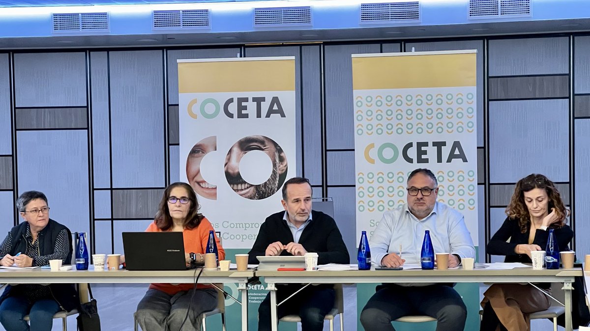 Coopsdetrabajo's tweet photo. Celebramos el último #ConsejoRector de 2022, con la vista puesta en 2023, haciendo balance de un año en el que COCETA logró poner el foco en el #cooperativismo español, reuniendo a más de un millar de cooperativistas de todo el mundo en Sevilla. #SomosCooperativas https://t.co/HIbLpBJwAi