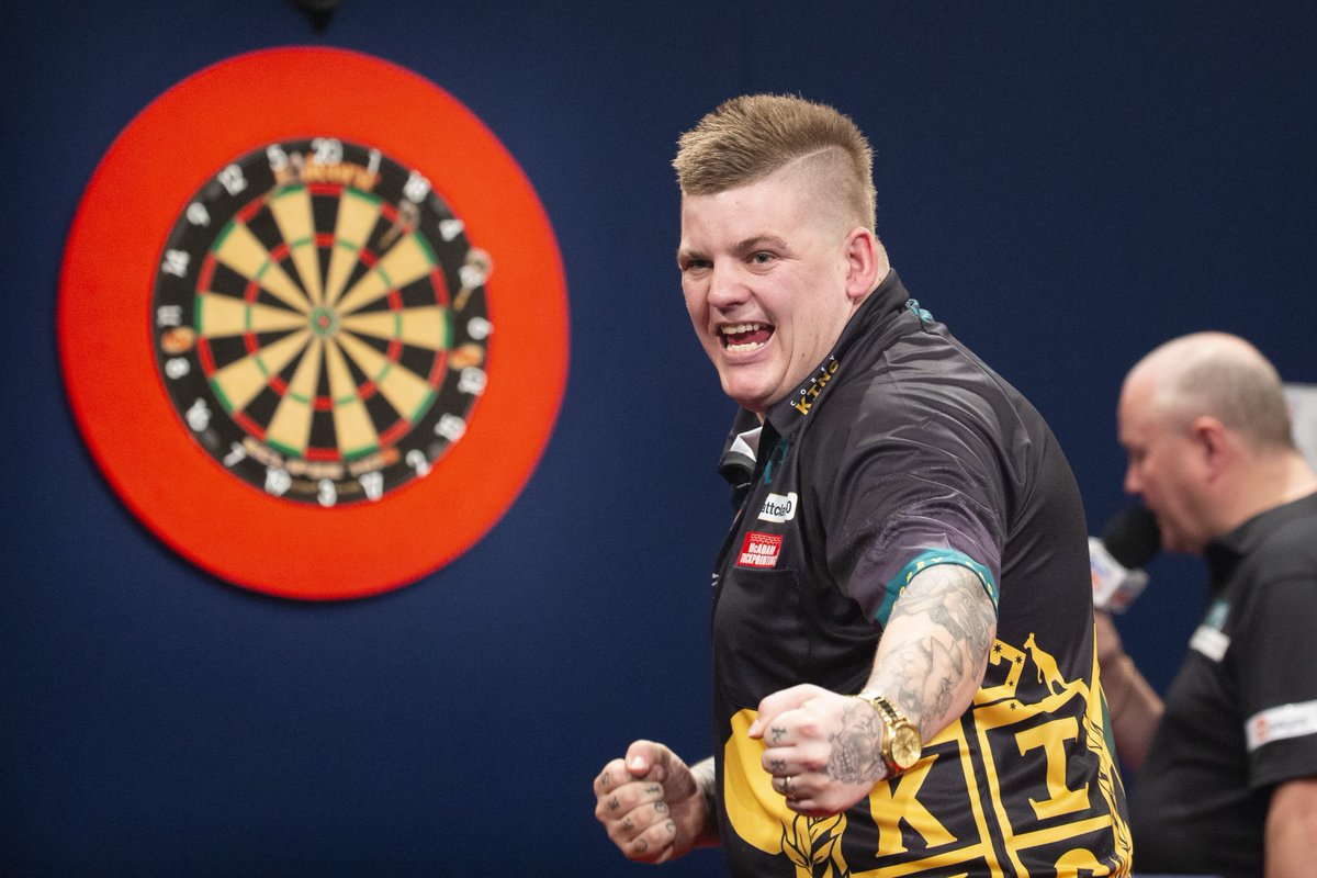 Live Darts tweet media