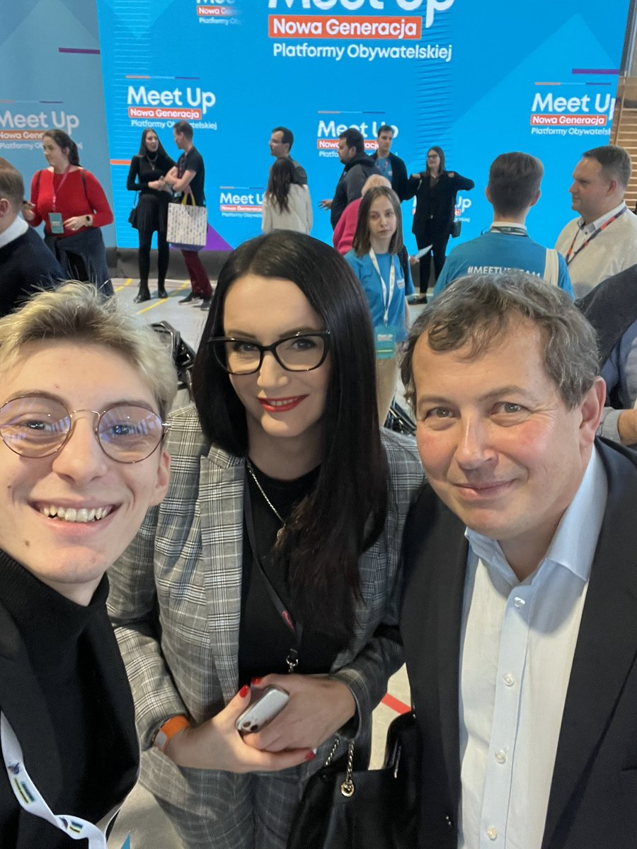 DominikkKuc's tweet photo. W czasie 4️⃣ #MeetUpPO miałem zaszczyt wziąć udział w panelu o prawach dziecka w szkole.
👉 Jaka jest istota praw ucznia, jakie są kompetencje szkół i w jaki sposób młodzi ludzie mogą dochodzić swoich praw. Nie zabrakło też pytań o system oświaty.
#PrawaDziecka #PrawaCzłowieka https://t.co/0IgryGipxp