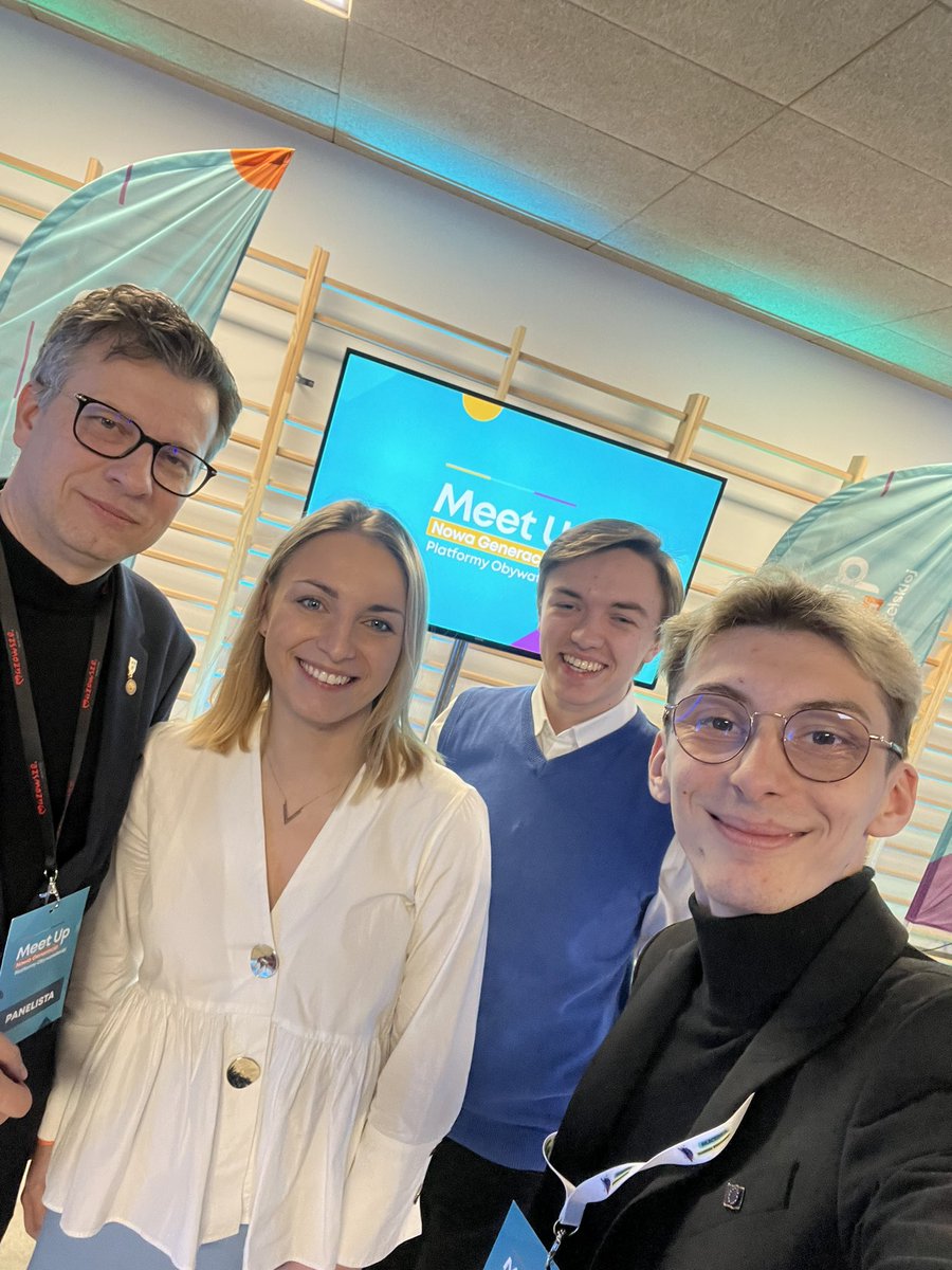 DominikkKuc's tweet photo. W czasie 4️⃣ #MeetUpPO miałem zaszczyt wziąć udział w panelu o prawach dziecka w szkole.
👉 Jaka jest istota praw ucznia, jakie są kompetencje szkół i w jaki sposób młodzi ludzie mogą dochodzić swoich praw. Nie zabrakło też pytań o system oświaty.
#PrawaDziecka #PrawaCzłowieka https://t.co/0IgryGipxp