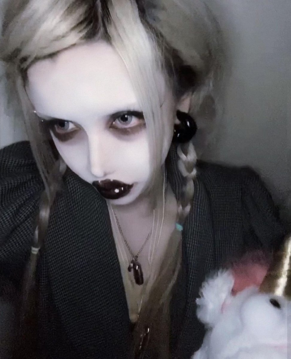 httpsbrqin's tweet image. ᅠ

ᅠ

ᅠ
My name is Brutus and my name means heavy, so with a heavy heart I'll guide this dagger into the heart of my enemy.

ᅠ

ᅠ

ᅠ