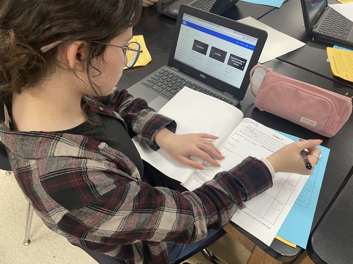 techCAREWilson's tweet photo. Exploring their interests and career paths through @MajorClarity ๐งโ๐ @kella_price @locke_kel @WillisSchools #CCR #CAREERPATHS #HSReady https://t.co/bAr8G7ZrT6