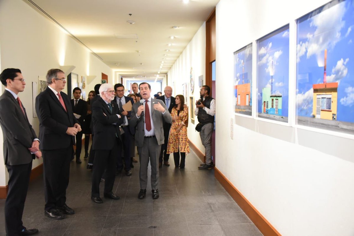 Relaciones Exteriores (@sre_mx) on Twitter photo 📸 Para conmemorar los 200 años de relaciones diplomáticas entre 🇲🇽 y 🇺🇸, el canciller <a href="/m_ebrard/">Marcelo Ebrard C.</a> y el asesor presidencial especial para las Américas, <a href="/SenChrisDodd/">Chris Dodd</a>, inauguraron en <a href="/SRE_mx/">Relaciones Exteriores</a> la exposición:
«200 años de relaciones México–Estados Unidos a través del arte». 📸 Para conmemorar los 200 años de relaciones diplomáticas entre 🇲🇽 y 🇺🇸, el canciller <a href="/m_ebrard/">Marcelo Ebrard C.</a> y el asesor presidencial especial para las Américas, <a href="/SenChrisDodd/">Chris Dodd</a>, inauguraron en <a href="/SRE_mx/">Relaciones Exteriores</a> la exposición:
«200 años de relaciones México–Estados Unidos a través del arte».