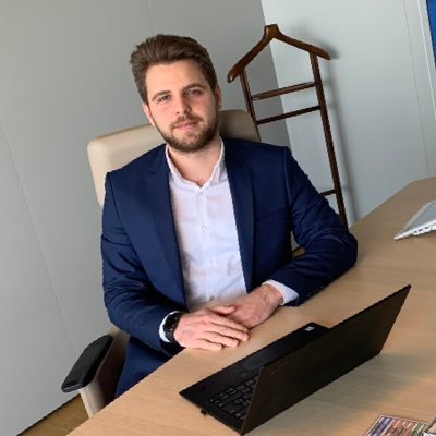 Geçen ay AKP Gençlik Kolları'nda çalışan Ubeydullah Emin Karacakaya bugün THY İnsan Kaynakları Uzmanı oldu.