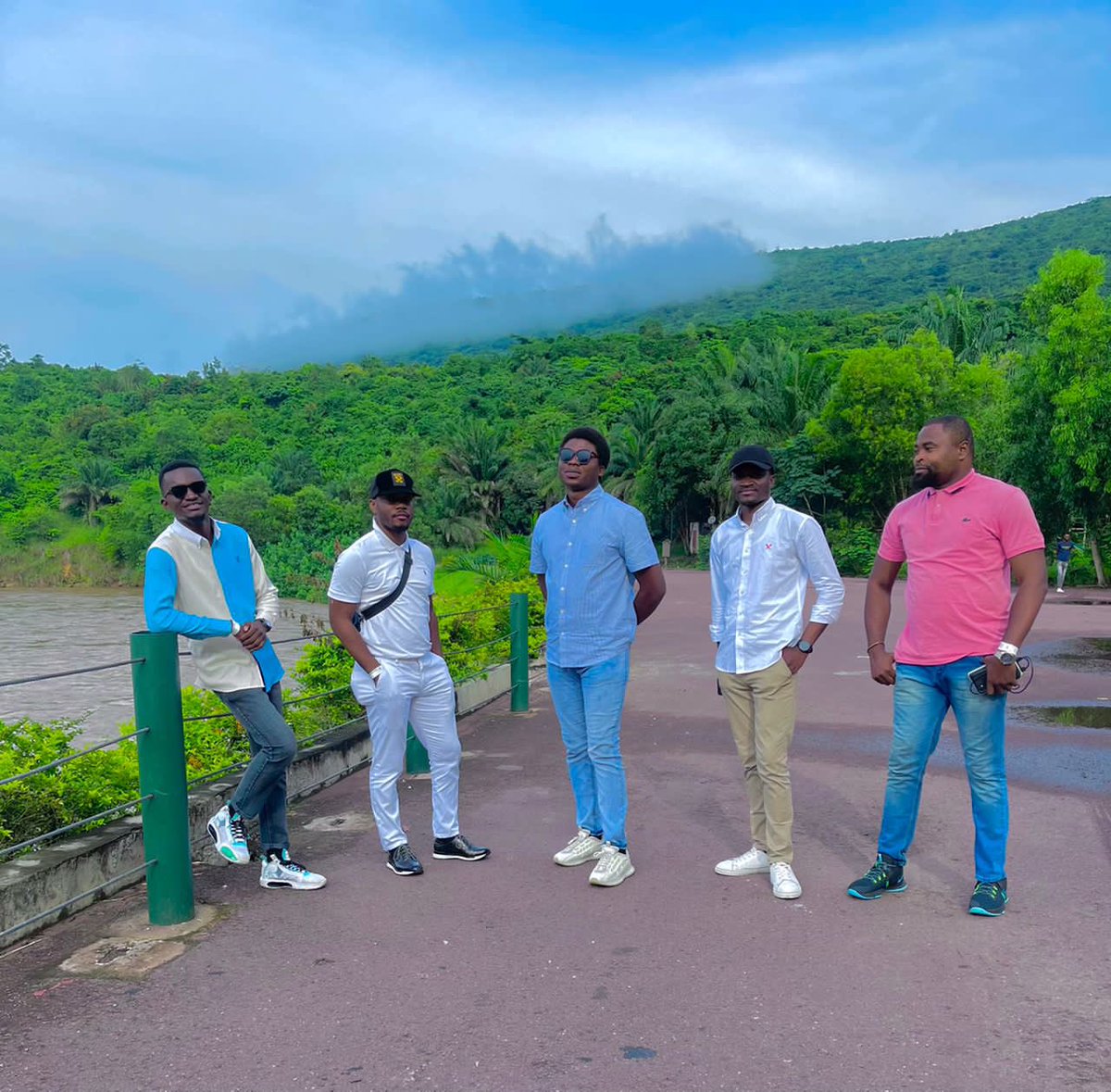 G5_RDC's tweet photo. Nous sommes la preuve démontrant que de la divergence peut sourdre l’unité. Ce qui nous unit, le Congo 🇨🇩 , est plus fort que ce qui peut paraître nous séparer voire nous diviser.

Nous sommes le G5 
@EkosaJc @Fabbesana01 @jkalumba49 @Nick_Mulongo @PatrickKabeng12 https://t.co/njzWFbvwl0