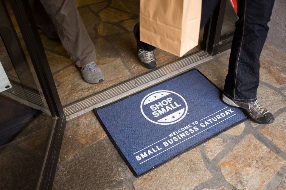 PromoMatting's tweet image. Our screen print camelot mats are great economical mats for light-traffic areas.  They are especially ideal for retail and residential settings. Call us for a quote today! 
 #promomats #promoproducts