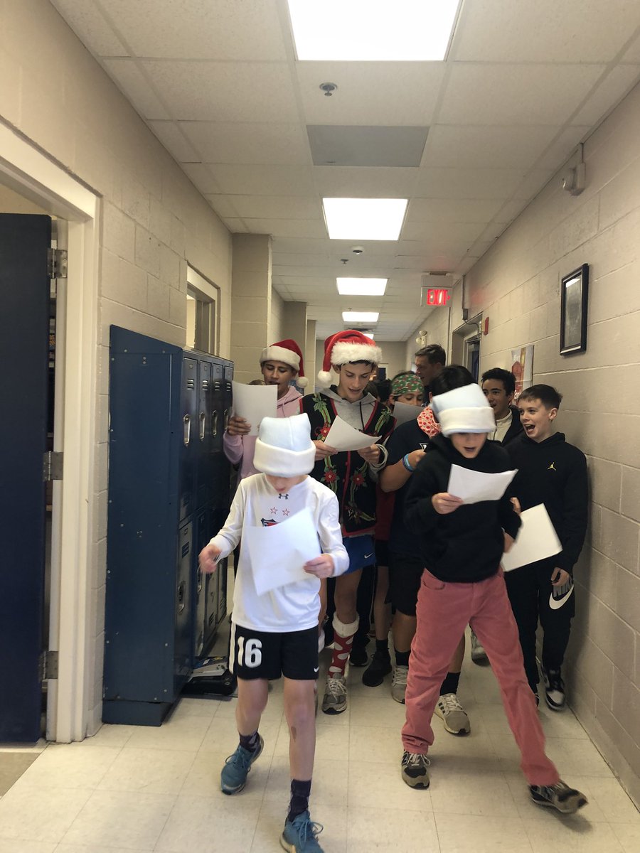 WCDS_Middle's tweet photo. Patterson group is caroling! #WCDSMiddleSchool https://t.co/ANWRFa6Vix