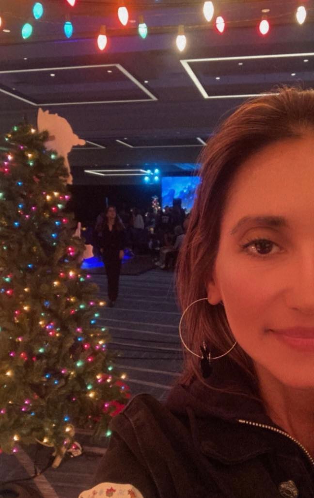 Patriweb3's tweet photo. GM Fam, I am back after an amazing weekend shared with my beloved #ITfam during the @Merrymodz_io Christmas party. 
What a blessing is to be part of this community and getting to meet you all IRL!!!. You all make the world a brighter place and I am grateful to meet u!🥲☺️🫶🫶 https://t.co/Y6wWB9eQVS