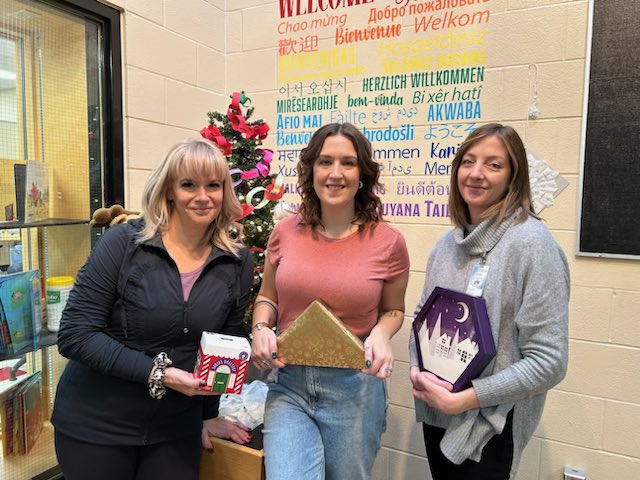 JohnstoneSchool's tweet photo. Thank you to our volunteers for getting our Purdy’s orders ready for pick up! See you between 6-8pm tonight. #purdys #fundraisers https://t.co/dlADOB1fms