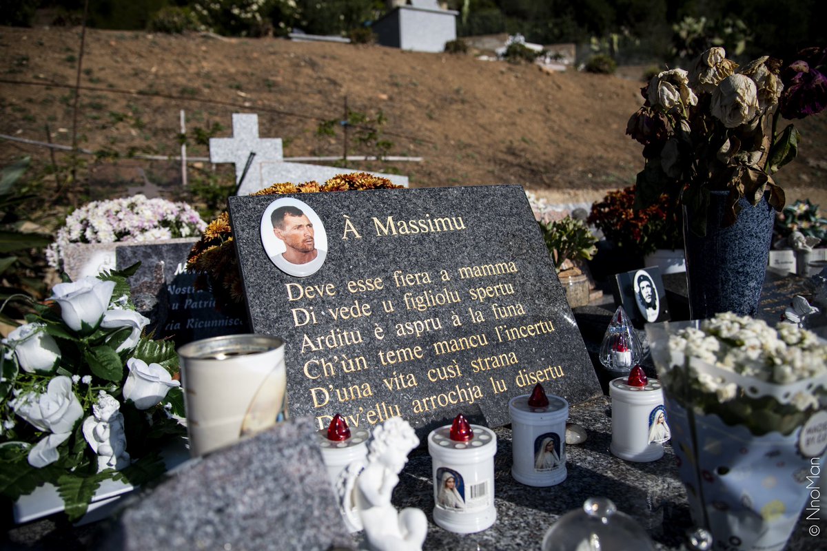⁃A MASSIMU - 
il y a 3 ans, le militant Massimu Susini était assassiné à Carghjese. 
Depuis cette date, ses proches dénoncent un crime de la mafia et mobilisent les corses contre ce phénomène.

📓 <a href="/juliedeleant/">Julie Déléant</a> 
📸 ©️NnoMan 
🗞️ <a href="/streetpress/">StreetPress</a> 

streetpress.com/sujet/16699037…