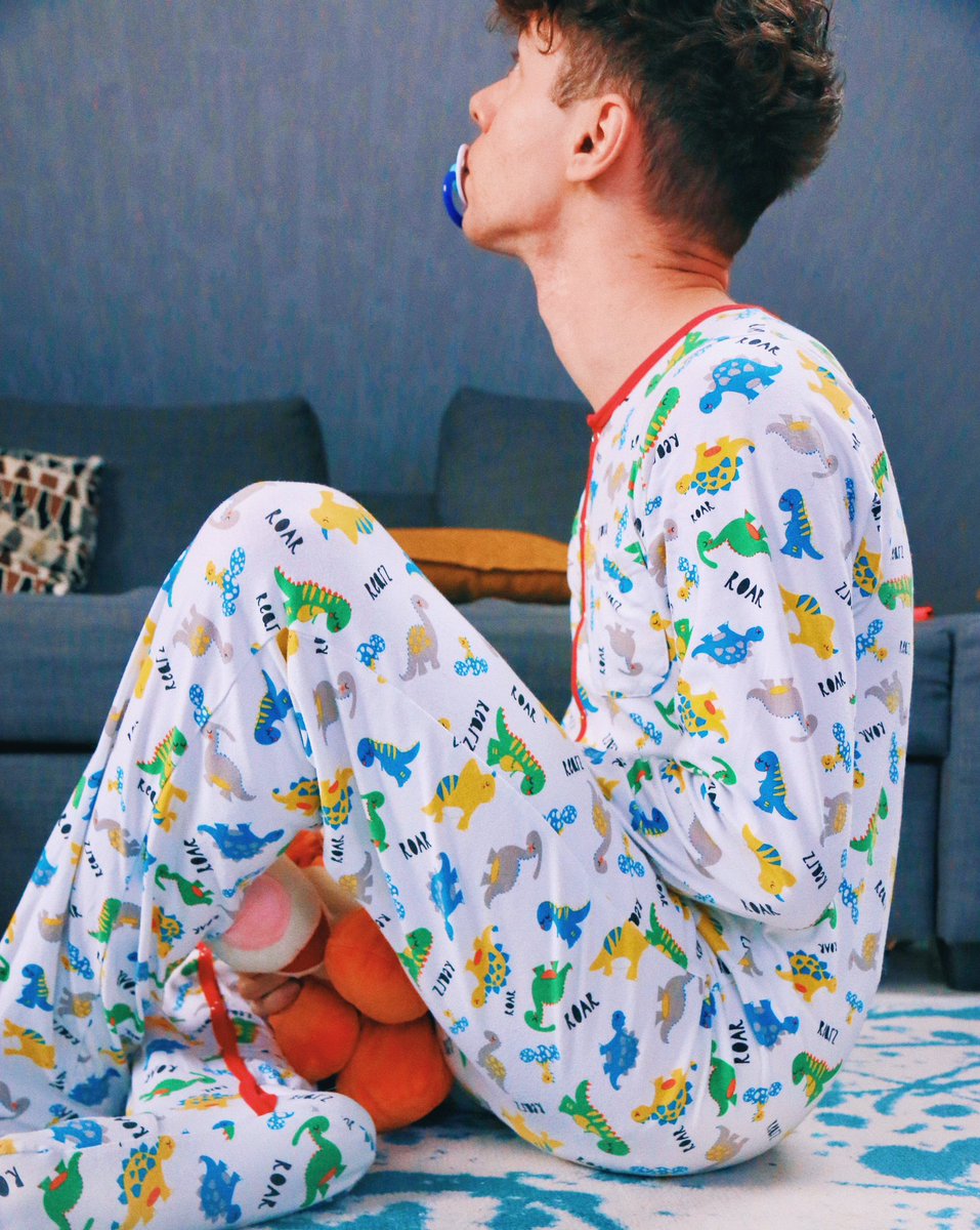 alpha_abdl's tweet photo. Waiting for daddy to pick me up ⬆️👨‍👦

@RearzInc Dino Footed Jammies available on @DiaperMinister 

#abdl #abdlboy #ageplay #ddlb #diaperboys #abdlbabyboy https://t.co/4ljPBniooq