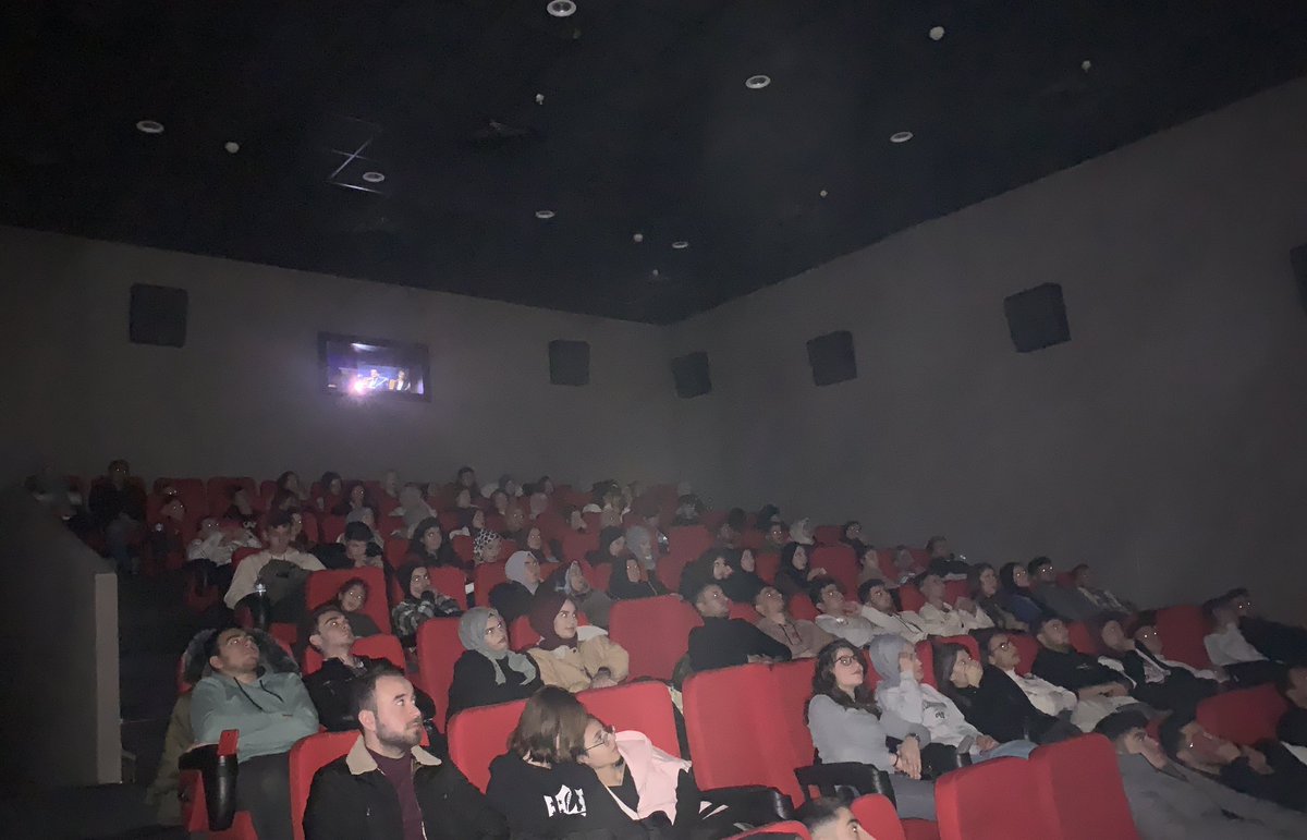 ÜniAk Birimimizin  katılımı ile İstanbul Milletvekilimiz Sn. <a href="/AvSerkanBayram/">Av.Serkan Bayram</a>’ın hayata tutunma mücadelesini anlatan #BuğdayTanesi filmini izledik.
<a href="/eyupkadirinan/">Eyyüp Kadir İnan</a> 
<a href="/mucahidsuleyman/">Mücahid Süleyman Daldallı</a>