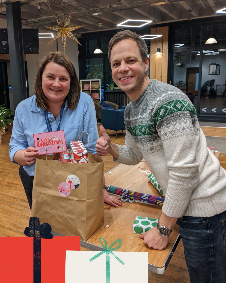 LoveYourNB's tweet photo. Volunteers from @stswithinslincoln got together to pack 500 #BagsofKindness, delivering them to local schools, prison leavers, Ukrainian refugees and families across their community https://t.co/41CBbrVXgG