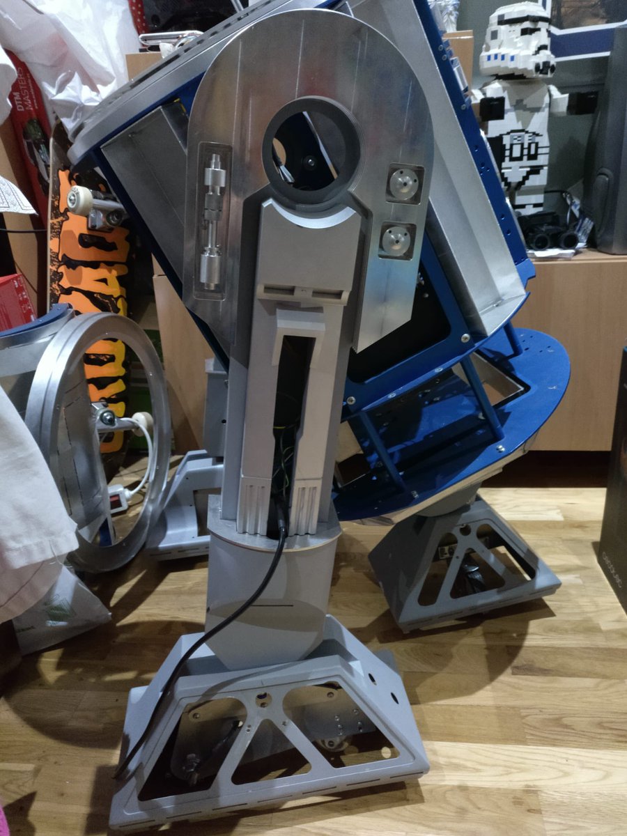 astromechspain's tweet photo. El R2 de nuestro compañero @demoliser53 sigue avanzando! Cada vez más cerca… 💪🏻💪🏻💪🏻
#astromechspain #behappyandbuilddroids #starwars #droids #astromech #r2buildersclub https://t.co/6IrOhce1kK