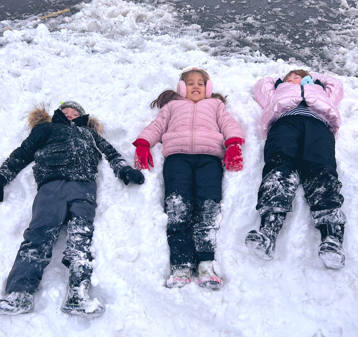 AdGD365's tweet photo. Just another day at the office. Happy Monday @LOC_YCDSB ! #snowbathing #itsathing https://t.co/4C5GxQfN8f