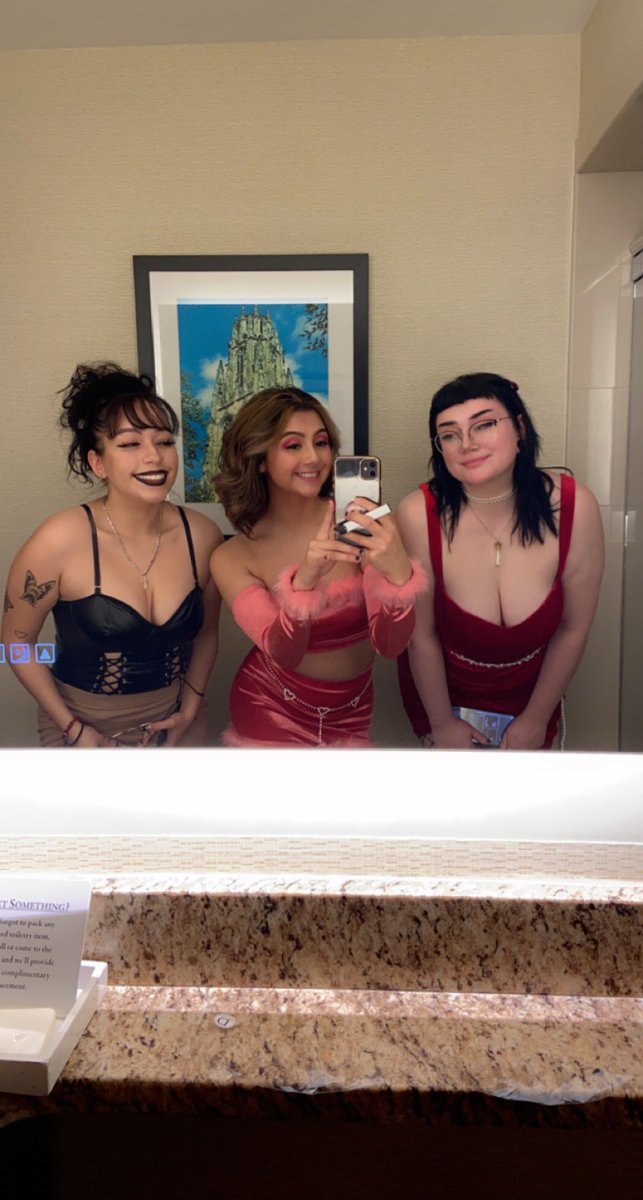 Dxstinyperez's tweet photo. bestiest besties birthday https://t.co/rnyyjH6omD