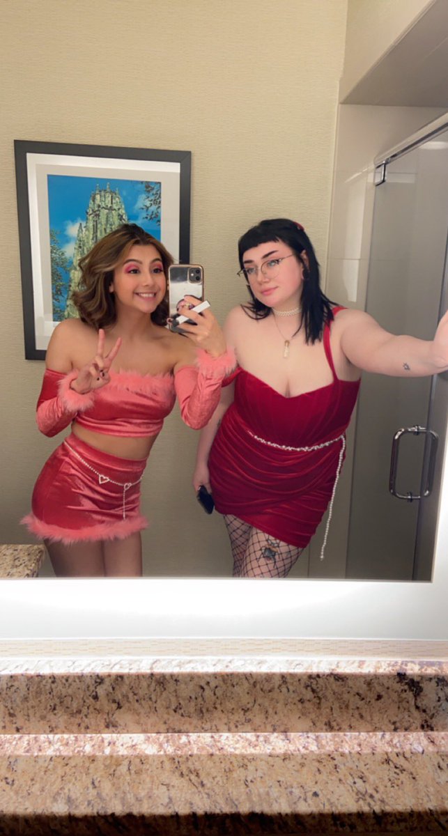 Dxstinyperez's tweet photo. bestiest besties birthday https://t.co/rnyyjH6omD