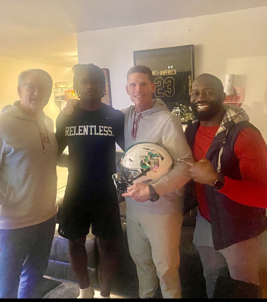 Oklahoma Commit Lewis Carter  @LewisCarter_4 spent some time with @CoachVenables , his future head coach and Defensive Coordinator @CoachTedRoof along with Defensive Back Coach @JayValai last night during his in home visit! #TampaCatholicFootball #BoomerSooner