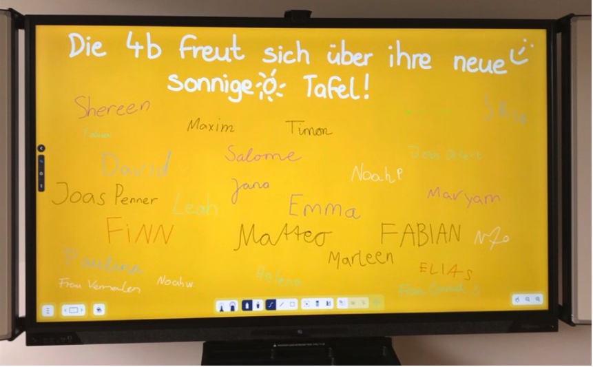 .
Nicht nur die Klasse 4b an der Grundschule Schieder freut sich: Insgesamt wurden an der Schule im nordrhein-westfälischen Ort Schieder sechs #Digitafeln montiert. 😎

gs-schieder.de/grosse-paket/

Bild: Grundschule Schieder

#EdTech #DigitaleBildung #twlz
