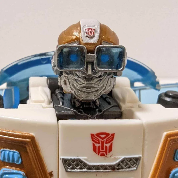 The Wheeljack design is already growing on me tbh. 
