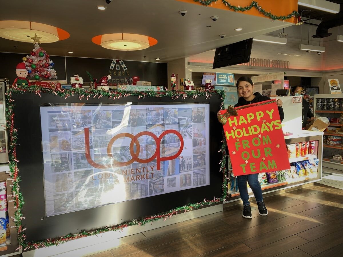 Loop is getting into the Holiday Spirit! 🎄