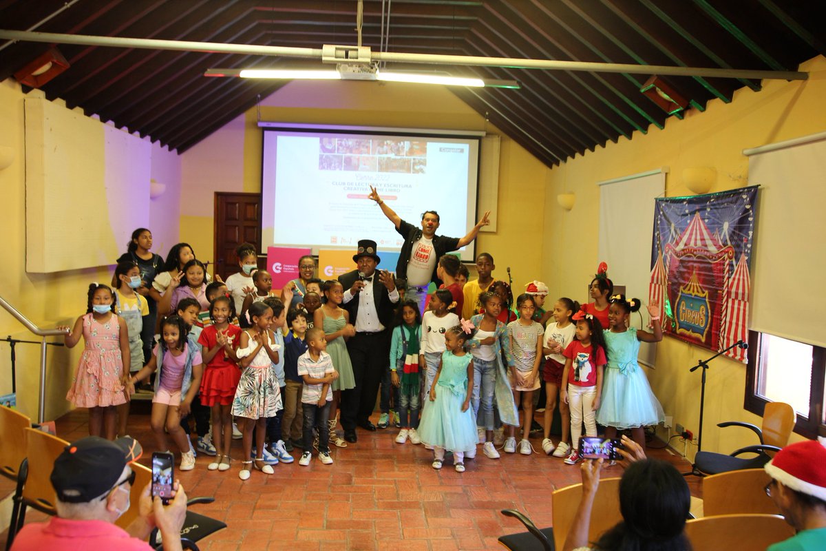 CFCECartagena's tweet photo. 📖 ¡Fue un año magnífico! El Club de Lectura y Escritura Creativa #ComeLibro del @CFCECartagena tuvo este sábado la última sesión del 2022.
📚 Niños y niñas a través de cuentos, poemas y canciones nos contaron cómo fue su experiencia con el #ClubDeLectura durante el año. https://t.co/scb8cmMBu7
