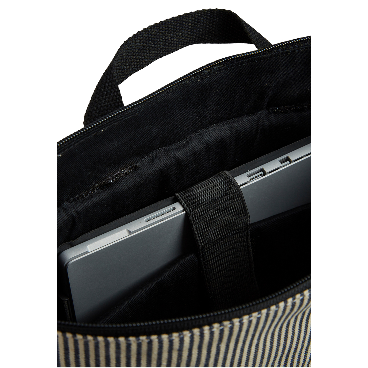 boma_agency's tweet photo. Forvert Colin Backpack
https://t.co/WyjWuYWUqB
#forvert #B2B #distributor #salesagency #bomaagency #streetwear #streetfashion #fashion #boma #agency #showroom #italia #slovenia #croatia #colin #backpack #back #FV8608 https://t.co/FlsykwngQE