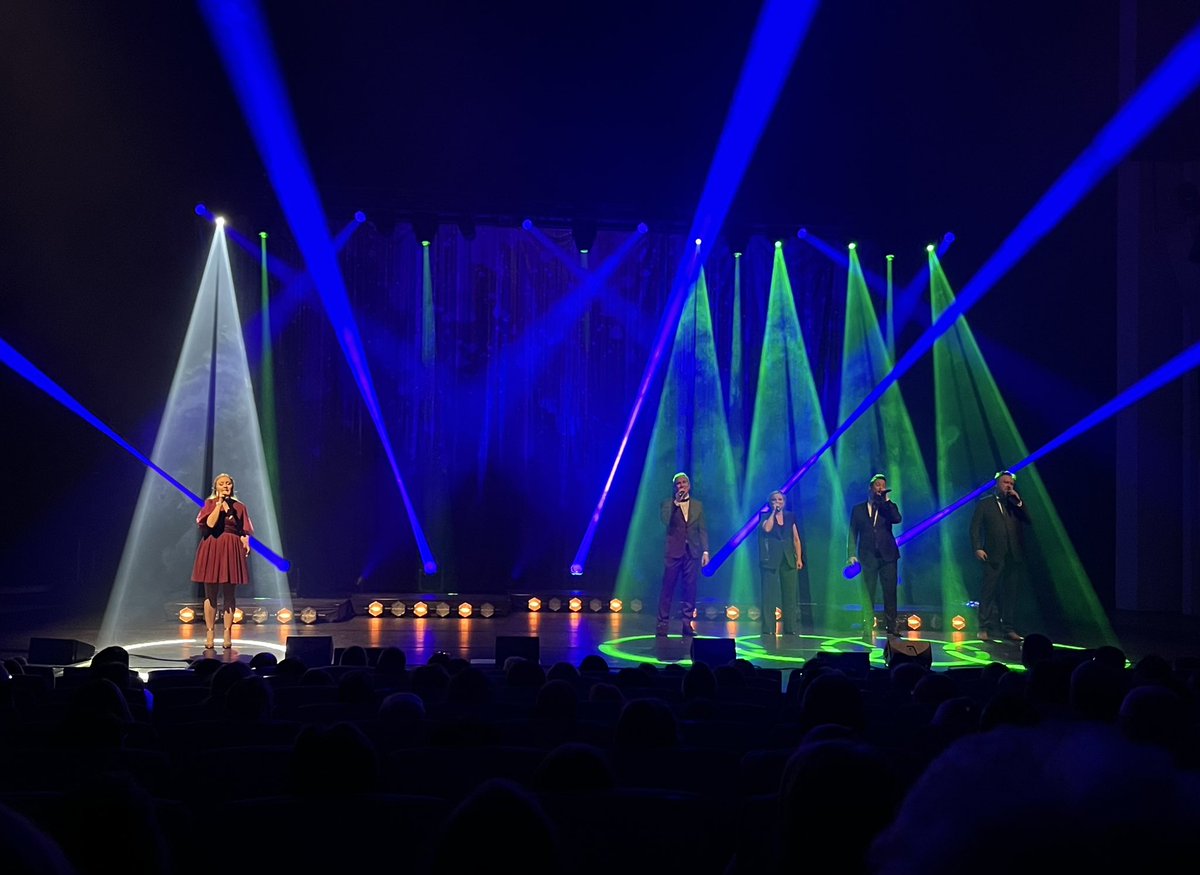 TreJake's tweet photo. #ClubForFive #jouluna2022 @tamperetalo https://t.co/nd3Pd5PFaJ