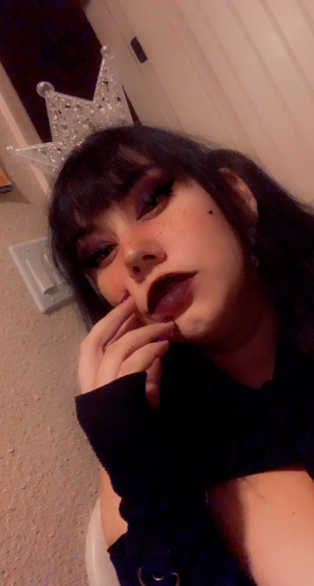 BabyMouse73's tweet image. Gothic mommy hello? #goth #mommy #cute