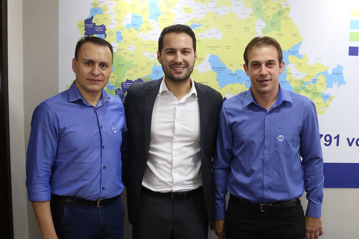 paulo_litro's tweet photo. 💡 Foi assinado convênio entre a Prefeitura de #salgadofilho e a @sedupr para implantação de iluminação fotovoltaica no novo barracão do Pátio de Máquinas do município. Investimento de R$ 275 mil que viabilizamos a fundo perdido com apoio do governador @ratinho_jr https://t.co/7gw9GMrWgX