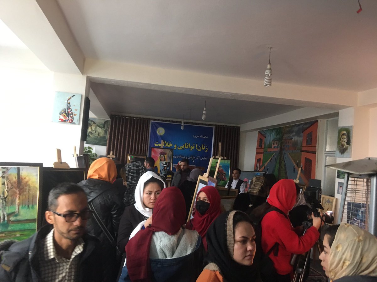 NaimiKazim's tweet photo. ما امروز موفقانه نمایشگاه هنر نقاشی و میناتوری را تحت نام “زنان، توانایی و خلاقیت” به مدت یک روز در سالون اجتماعات بنیاد صدای هوطمن برگزار کنیم.
خرسندیم که هنوز میتوانیم برای دختر‌خانم های که به هنر نقاشی و میناتوری عشق می ورزند امکانات تهیه میکنیم. https://t.co/vKKbAFW3EF