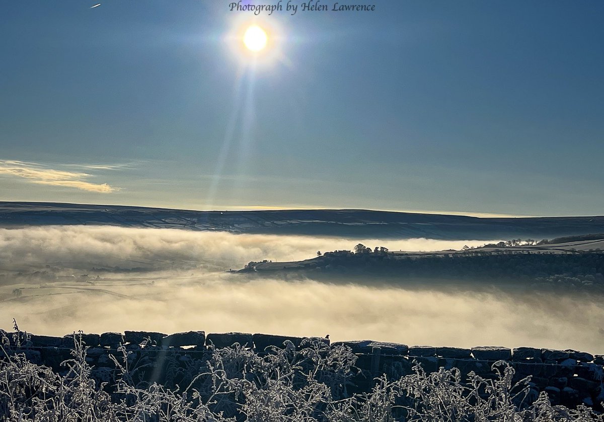 Above the mist…. (Taken on my phone since my battery was flat in my camera - oops 🫣) #northyorkshire #northyorkmoors #bbcweather #misty #frostymorning