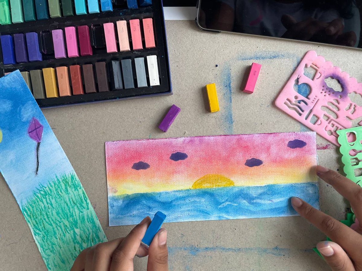ArtisanHan's tweet image. Nagomi art with our private homebased student! Watch how the colours blend together! 😍✨ 

#artisanhanssg #onsiteworkshops #virtualworkshops #singapore #nagomiart #nagomi #adults #kids #funtimes