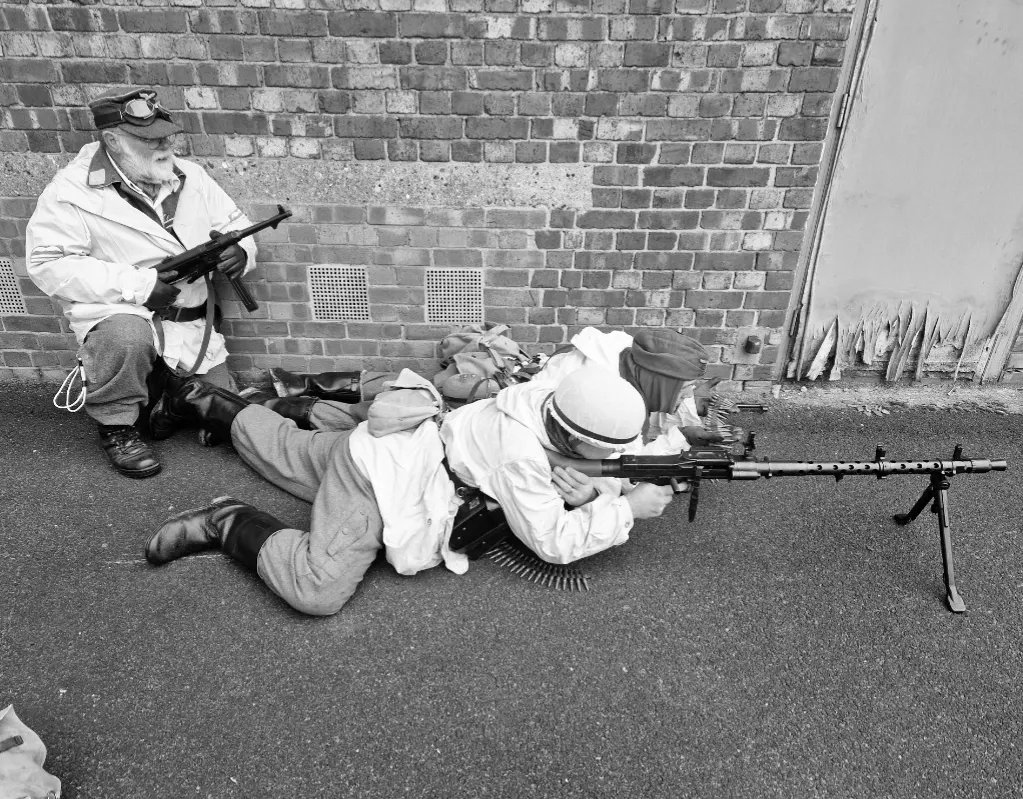 JasonJo16253734's tweet photo. A fallschirmjäger Mg34 team set up in an industrial area
🚫 NON POLITICAL 🚫
#fallschirmjäger #luftwaffe #reenacter #reenacters #ww2reenactment #reenactmentww2 #blackandwhitephotography https://t.co/G4hqwlg9mI
