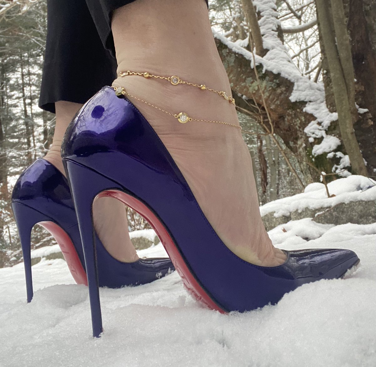 High Heels tweet media
