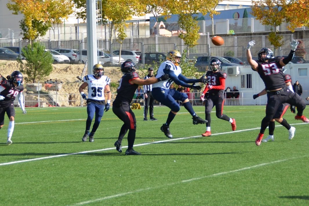MBlueDevils's tweet photo. Algunas imágenes de Mairena Blue Devils en la Copa de España vs @BlackDemonsFA 🏈🇪🇸😈
📷 By @liadkx
@MairenaAljarafe @FEFA_Spain @FAFA_Andalucia @Aunmetrode #MairenaDelAljarafe #Sevilla #FútbolAmericano #Tackle #BeHardBeDevil https://t.co/7YzUSMj2yM