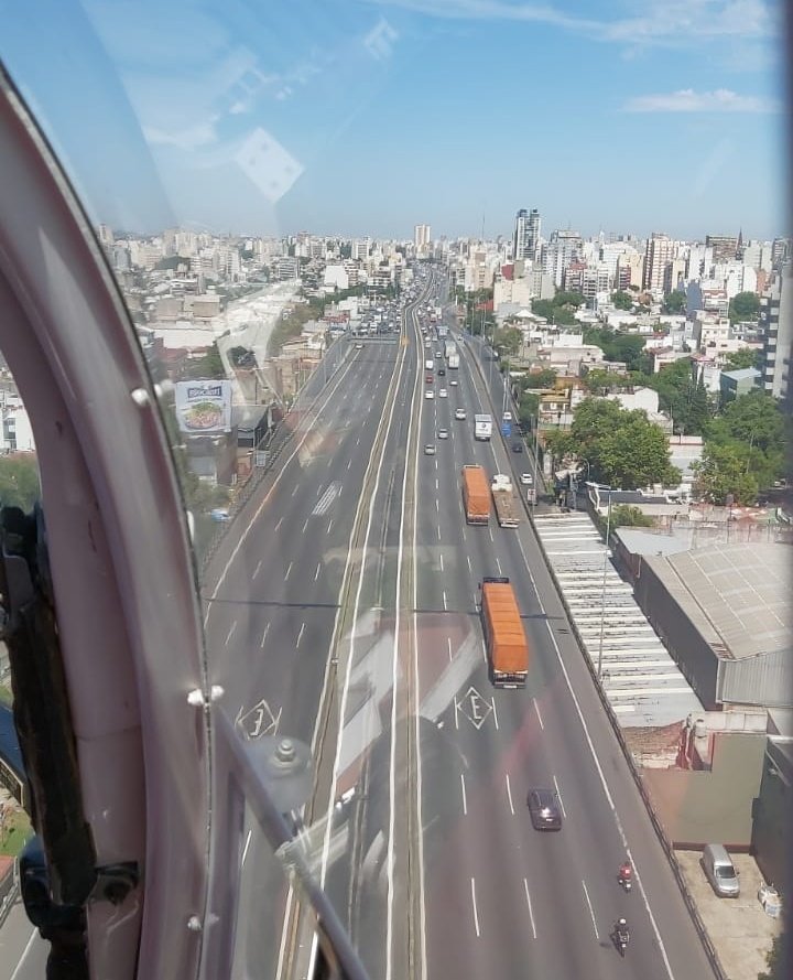 APTTA_'s tweet photo. Despega #sameaereo y se habilita el tránsito en Au. 25 de Mayo sentido centro altura Boedo. 

Queda el carril derecho y la salida cerrada.

Bomberos, policía  y @AUSA en el lugar.

📸 @sameaereo https://t.co/nHuTJkkQFo