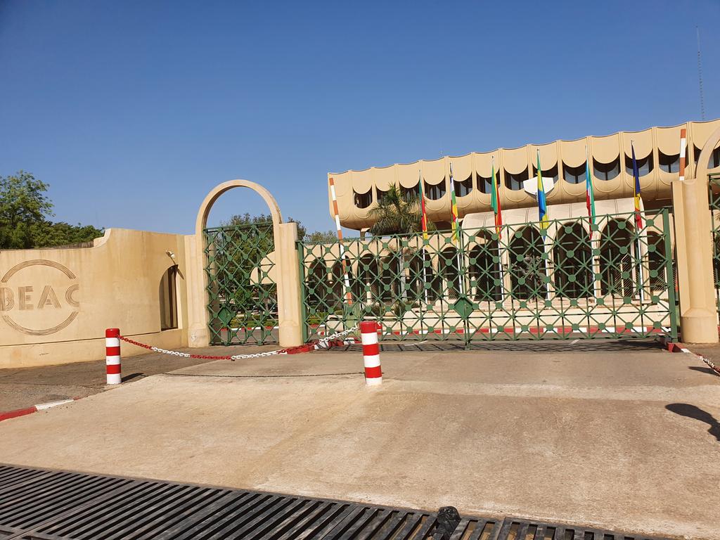 Commune_de_Ndom's tweet image. Atelier👨‍💻 sur la communication 📲 communale sur les médias💻 sociaux organisé par le #PRADEC GIZ à #Garoua.
La première journée qui se lance avec la partie très intéressante👌 (Révision📈 et approfondissement📣📢 du #Podcast 🎤🎙)
@MINDDEVEL1 
@Nkowa_
@DigaMathieu
#PodcastHubEF