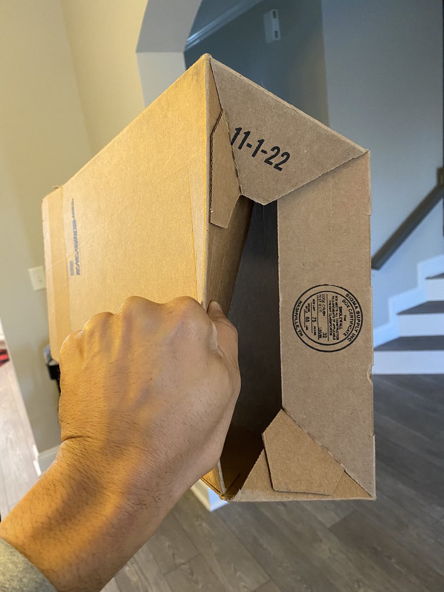 wfg00000's tweet photo. @nikestore stop using this box to send out sneakers. @LaserShip just pushes up to see if it’s a resell sneaker and it’s gone. Customer never sees it, THEY STEAL. #Nike #Lasership #Sneakers #Jordan #AMaManiere #Theft #DidntGetEm https://t.co/Vk06CuyX2p
