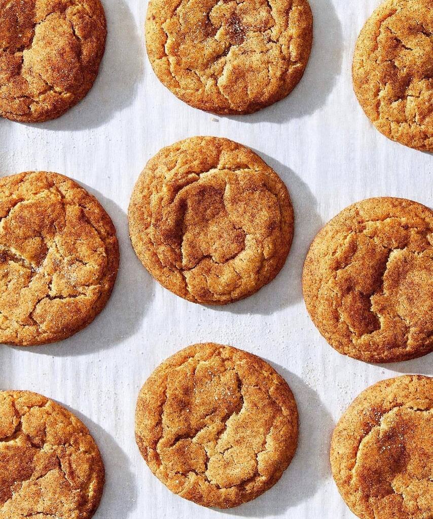 jessiesbakes's tweet photo. Peeps! It’s cookie season and you NEED to make my GENIUS easy-peasy snickerdoodles from #snackablebakes. I mean when @miglorious x @food52 gives a cookie a #geniusrecipe stamp of approval, what’s a peep to do but make it stat? Recipe linked in my profile. Happy happy. xo And… https://t.co/GuGCIK2hNi