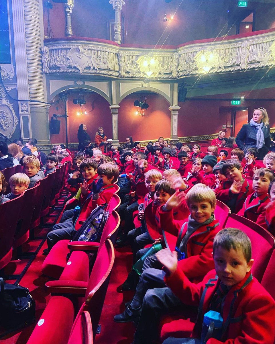 ArnoldHouseSch's tweet photo. Years 1&2 had a great time at the Christmas Pantomime ‘Jack & the Beanstalk’ last week! #christmaspantomime #schooltheatretrip #years1&2 #christmasiscoming #arnoldhouseschool https://t.co/NUcZkD51bJ