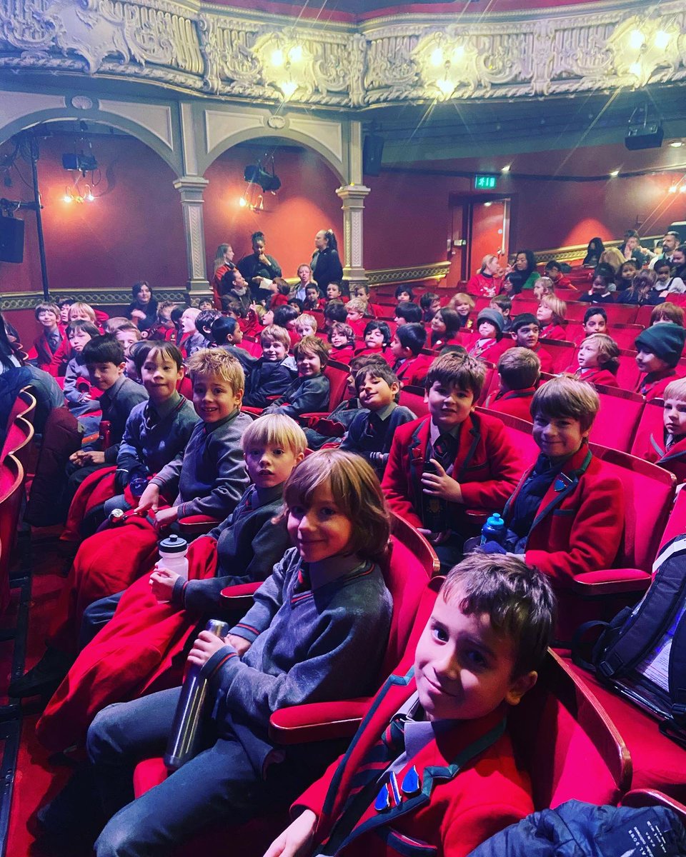 ArnoldHouseSch's tweet photo. Years 1&2 had a great time at the Christmas Pantomime ‘Jack & the Beanstalk’ last week! #christmaspantomime #schooltheatretrip #years1&2 #christmasiscoming #arnoldhouseschool https://t.co/NUcZkD51bJ