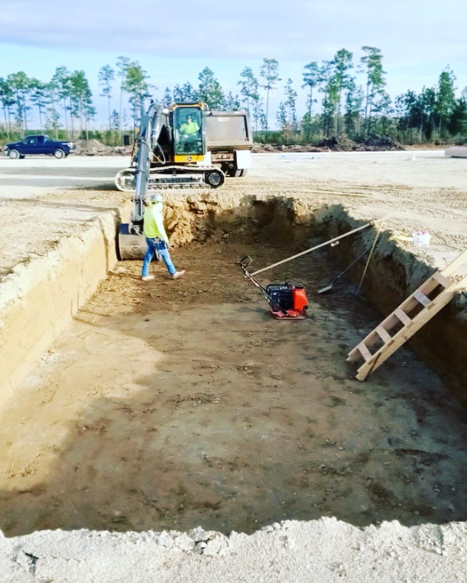 CWXcontracting's tweet photo. Some of the #CWX excavation team working on a new industrial project in the Southeast region. 

#excavation #finegrading #concreteconstruction #commercialconstruction #commercialdevelopment #contracting #subcontractor #midwest #southeast https://t.co/D87Pd5sUFP