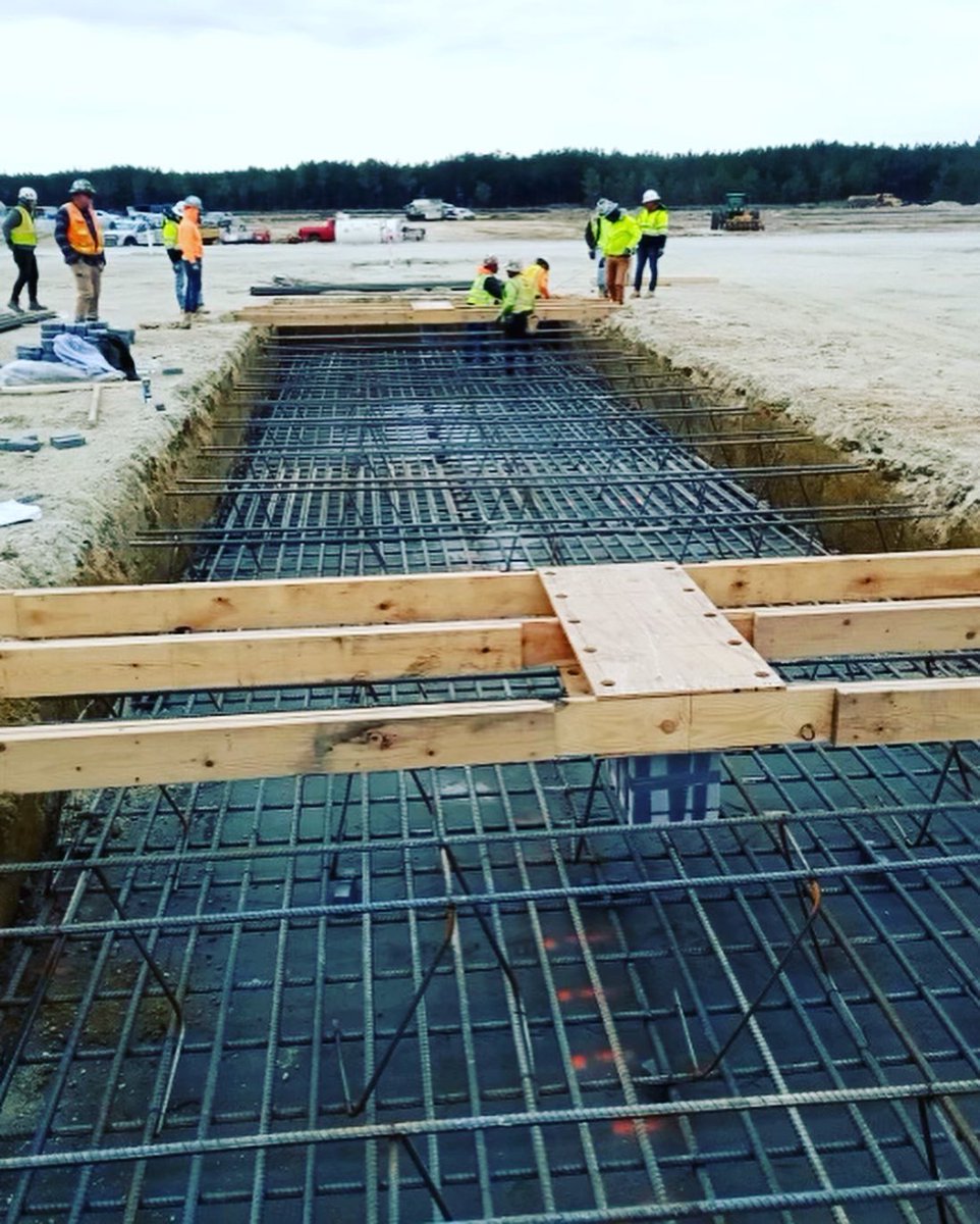 CWXcontracting's tweet photo. Some of the #CWX excavation team working on a new industrial project in the Southeast region. 

#excavation #finegrading #concreteconstruction #commercialconstruction #commercialdevelopment #contracting #subcontractor #midwest #southeast https://t.co/D87Pd5sUFP